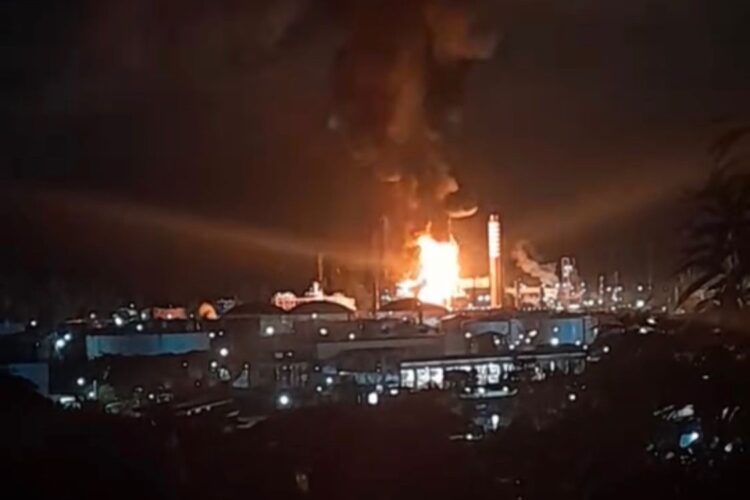 Clon kilang minyak terbesar di IKN terbakar