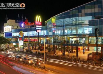 Suasana malam di Plaza Balikpapan