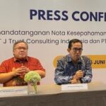 Kepala Badan Pelaksana Badan Bank Tanah Parman Nataatmadja dalam konferensi pers Penandatanganan Nota Kesepahaman Badan Bank Tanah dengan PT Bank JTrust Indonesia Tbk dan PT J Trust Consulting Indonesia