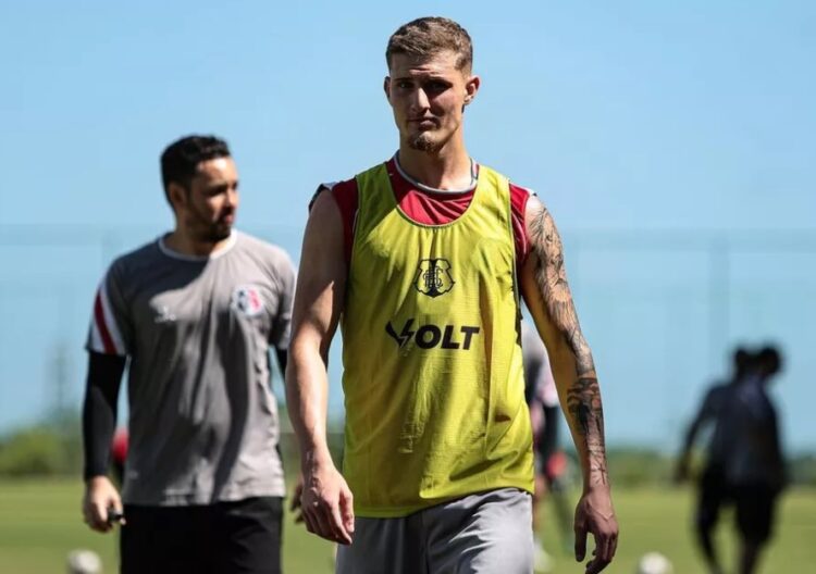 Striker baru milik Borneo FC, Leo Gaucho