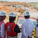 Menhub Budi Karya saat meninjau langsung perkembangan pembangunan Nusantara Airport di IKN