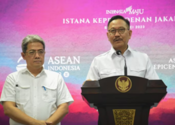 DPR mendesak pemerintah agar transparan terkait mundurnya Kepala OIKN Bambang Susantono (kanan) dan wakilnya Dhoni (kiri). Foto: Dok/Setpres
