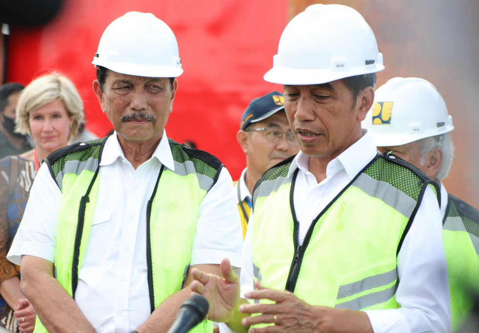 Presiden Jokowi bersama Menko Marves Luhut Binsar Pandjaitan. Foto: Dok/Kemenko Marves