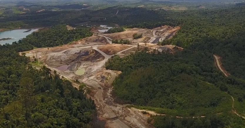 Bekas area tambang batu bara di kawasan Bukit Soeharto. Foto: tangkapan layar/youtube/tropenbos Indonesia