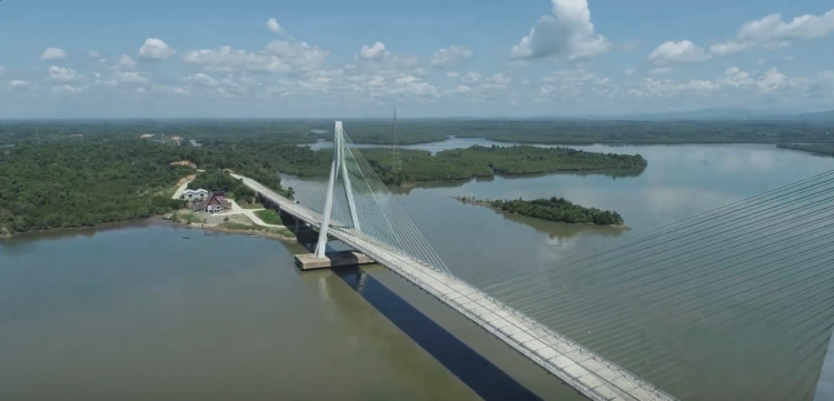 Teluk Balikpapan yang berpotensi menjadi wisata bahari sekaligus transportasi menuju IKN. Foto: Tangkapan Layar/Youtube/Pustarhut