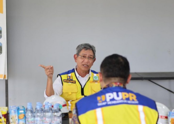 Ketua Satgas Pembangunan Infrastruktur Ibu Kota Negara PUPR, Danis H Sumadilaga (belakang berkacamata). Foto: Dok/Instagram/Danis.H Sumadilaga