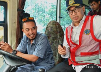 Tinjau Bus Balikpapan-IKN, Menhub Budi: Respon Masyarakat Cukup Baik