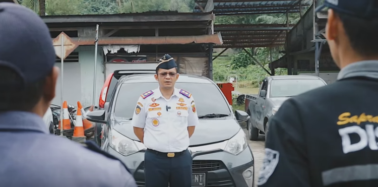 Kepala Dinas Perhubungan (Dishub) Kota Samarinda Hotmarulitua Manalu menyatakan seluruh parkir otonom di Kota Samarinda wajib menerapkan sistem pembayaran non-tunai dimulai per Senin 1 JUli 2024. Foto: Dok/Youtube