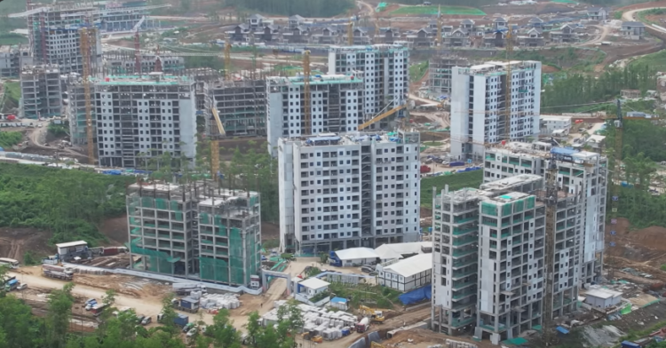 Pantauan progres pembangunan hunian TNI-Polri di IKN pada 26 Juni 2024. Foto: tangkapan layar/Youtube/Dian Rana