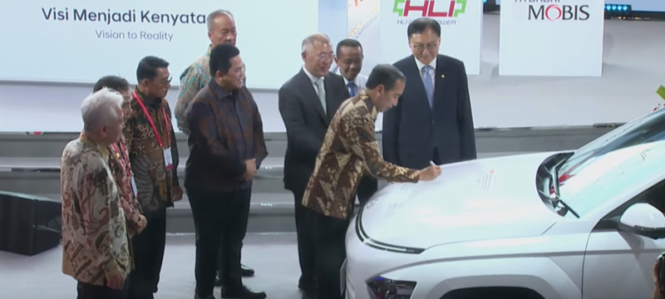 Jokowi meresmikan pabrik baterai mobil listrik terbesar di Asia Tenggara, Rabu 3 Juli 2024. Foto: Tangkapan layar/Youtube
