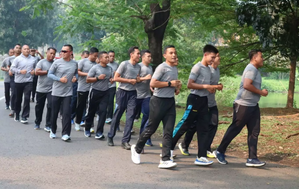 Anggota TNI AU Kosek IKN melakukan pembinaan fisik, Rabu 4 Juli 2024. Foto: TNI AU