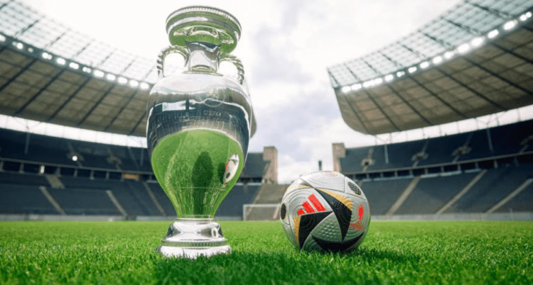 Adidas Luncurkan Bola Canggih 'Fussballliebe Finale' khusus Final dan Semifinal, Piala Euro 2024. Foto:UEFA
