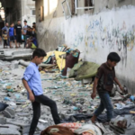 Serangan di sekolah Al-Jaouni di kamp pengungsi Nuseirat di Gaza tengah pada Sabtu 6 Juli 2024, itu menyebabkan 16 orang tewas. Foto: AFP