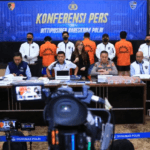 Konferensi pers pengungkapkan TPPO kerja paruh waktu jaringan internasional. Foto: Humas Polri