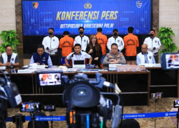 Konferensi pers pengungkapkan TPPO kerja paruh waktu jaringan internasional. Foto: Humas Polri