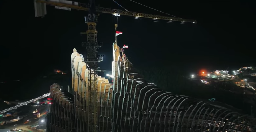 Topping Of puncak tertinggi Sayap Kanan Gedung Presiden IKN. Foto: Youtube