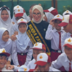 Bunda PAUD Balikpapan Nurlena Rahmad saat ke SDN 012 Baltim & Peninjauan Persiapan Penilaian PHBS dan LBS.