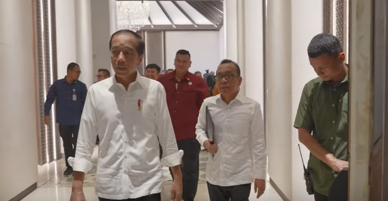 Presiden Joko Widodo pertama kalinya menjajal ngantor di Istana Presiden IKN, Senin 29 Juli 2024.