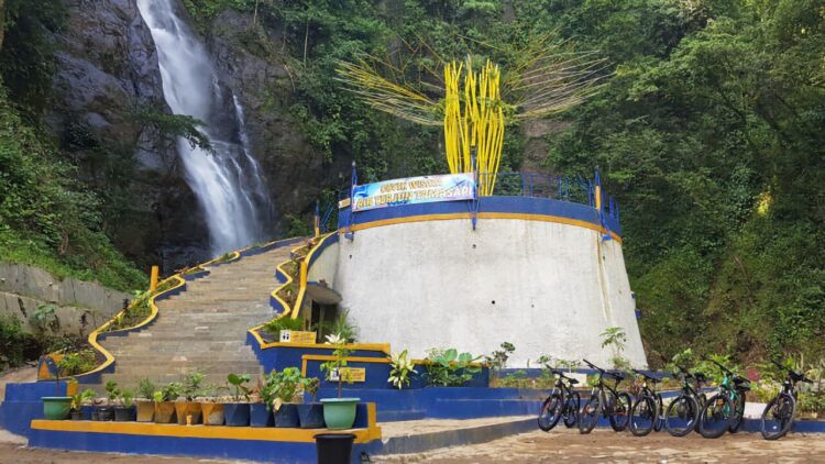 Air Terjun Tamasapi Mamuju