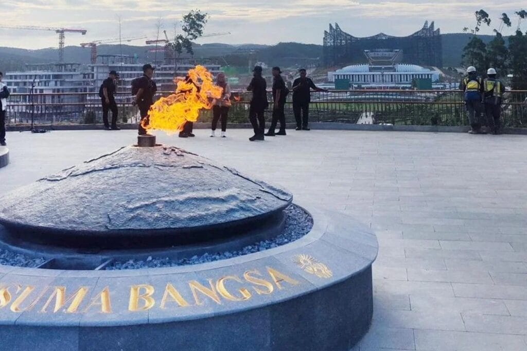 Api Aabda Aliran Gas Bumi Nyalakan Api Abadi di Monumen Taman Kusuma Bangsa IKN ...
