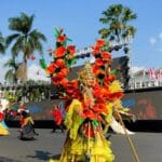 Fashion tema Pesona IKN yang ditampilkan Dispar Kaltim pada JFC 2024