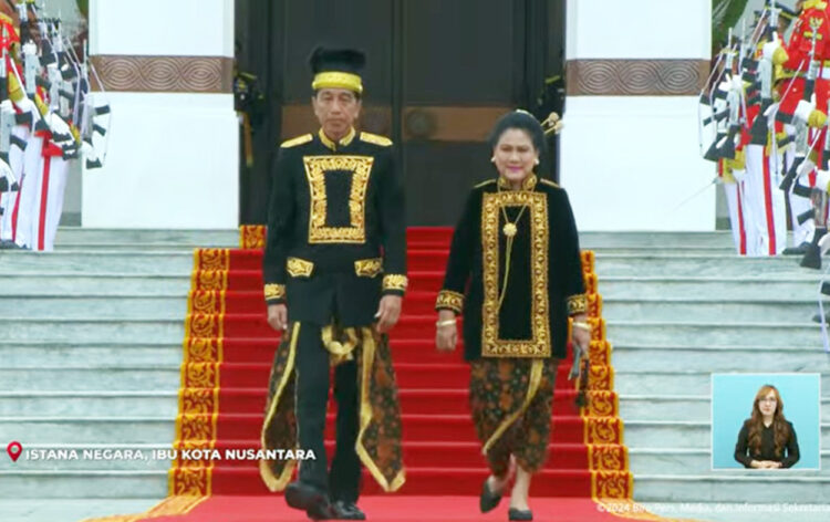 Presiden dan Ibu Negara Kenakan Baju Adat Kaltim Saat Upacara HUT Ke-79 RI di IKN