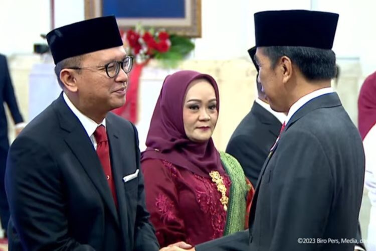 Presiden Jokowi Minta Rosan Roeslani Boyong Investasi Asing ke IKN