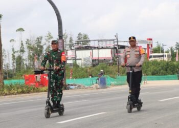 Naik Otoped, Pangdam VI Mulawarman – Kapolda Kaltim Cek Persiapan Gladi Bersih Upacara HUT ke-79 RI di IKN