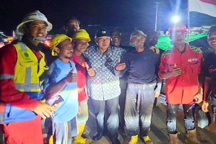 Pak Bas Malam-malam Tinjau Jalan Tol dan Jalan Akses Bandara IKN