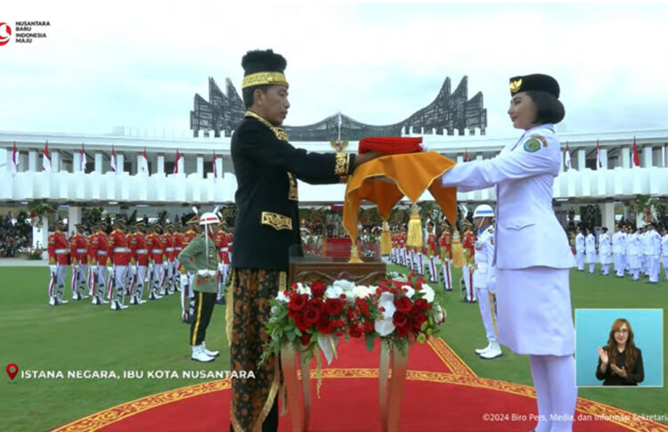 Paskibraka Asal Kaltim Jadi Pembawa Baki Bendera pada Upacara HUT Ke-79 RI di IKN