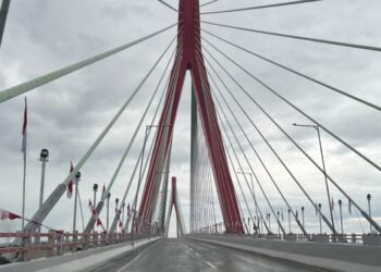 Sambut HUT RI di IKN, Jembatan Pulau Balang Bersolek dengan Hiasan Bendera Merah Putih