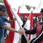 Gerakan Nasional Pembagian 10 Juta Bendera Merah Putih oleh Pemprov Kaltim, Minggu 4 Agustus 2024. Foto: Pemprov Kaltim
