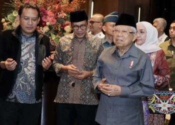 Ma'rif Amin memimpin doa saat tiba di IKN bersama rombongan, Minggu 11 Agustus 2024.