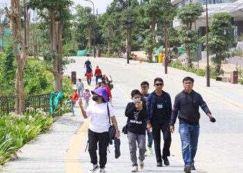 Serunya Hari Pertama IKN Dibuka untuk Umum: Masyarakat Bebas Foto, Selfie Hingga Ngevlog, Kamu Kapan?