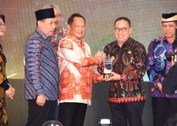 Pj. Bupati di IKN Dapat Penghargaan Kesejahteraan Rakyat Kategori Fiskal Rendah