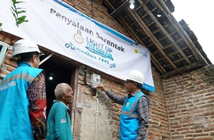 Sepanjang 2024, PLN Beri Listrik Gratis pada 653 Keluarga Prasejahtera di Kaltim-Kaltara