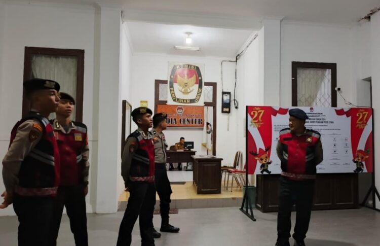 Kawal Kelancaran Pilkada di wilayah IKN, Polres PPU Patroli Rutin di Kantor KPU Penajam