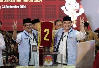 Andra Soni dan Keluarga Berikan Suara di TPS 29, Pilkada Banten Capai Puncaknya!