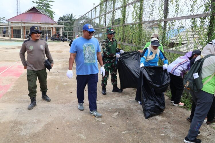 Pj Bupati Penajam Resmi Luncurkan Gerakan Bersih Lingkungan di Kecamatan Penyangga IKN