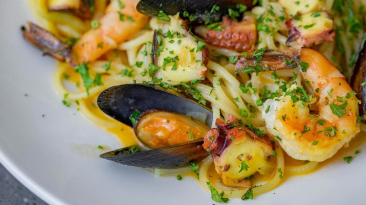 Penderita Kolesterol Tinggi Boleh Saja Makan Seafood, tapi Ada Syaratnya agar Aman