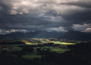 Prakiraan Cuaca di IKN dan Sekitarnya Jumat 15 November 2024, Dominan Berawan Sepanjang Hari