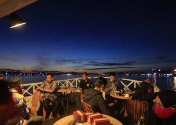 Asyiknya Wisata Susur Sungai Mahakam, Menikmati Keindahan Alam Samarinda Gerbang Menuju Pedalaman