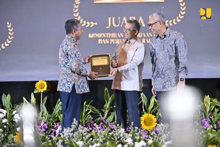 Lima Tahun Berturut-Turut, Kementerian Pekerjaan Umum Raih Juara I Sertipikasi BMN pada Anugerah Reksa Bandha 2024