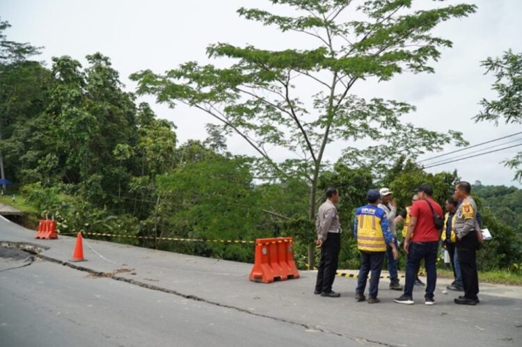 Jalan Poros ke IKN Terdampak Longsor, Satlantas Kukar Siapkan Rekayasa Lalin