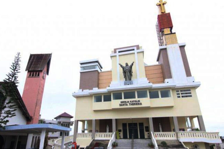 Jemaat dari IKN Ikut Misa Natal di Gereja Santa Theresia Balikpapan