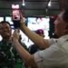 Surprise! Presiden Prabowo Tiba-Tiba Video Call Sapa Prajurit TNI di Papua