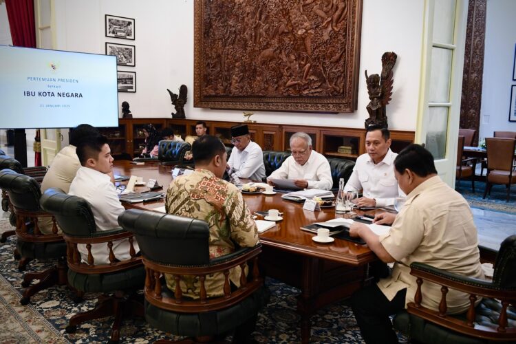 Presiden Prabowo Pimpin Rapat Percepatan Pembangunan IKN di Istana Merdeka