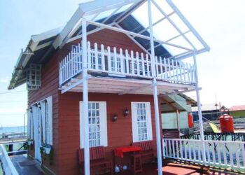 Desain Unik Rumah Apung di Sungai Mahakam Kaltim: Ada Halaman, Perabotan hingga Sumber Listrik dari Tenaga Surya