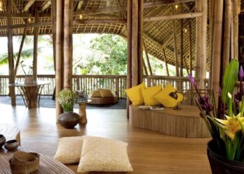 Ide Desain Interior Rumah Bambu, Dekorasi Ruang Keluarga hingga Kamar Tidur Jadi Unik