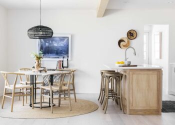 Ide Desain Ruang Makan Minimalis, Sentuhan Warna Putih Ciptakan Suasana Lapang